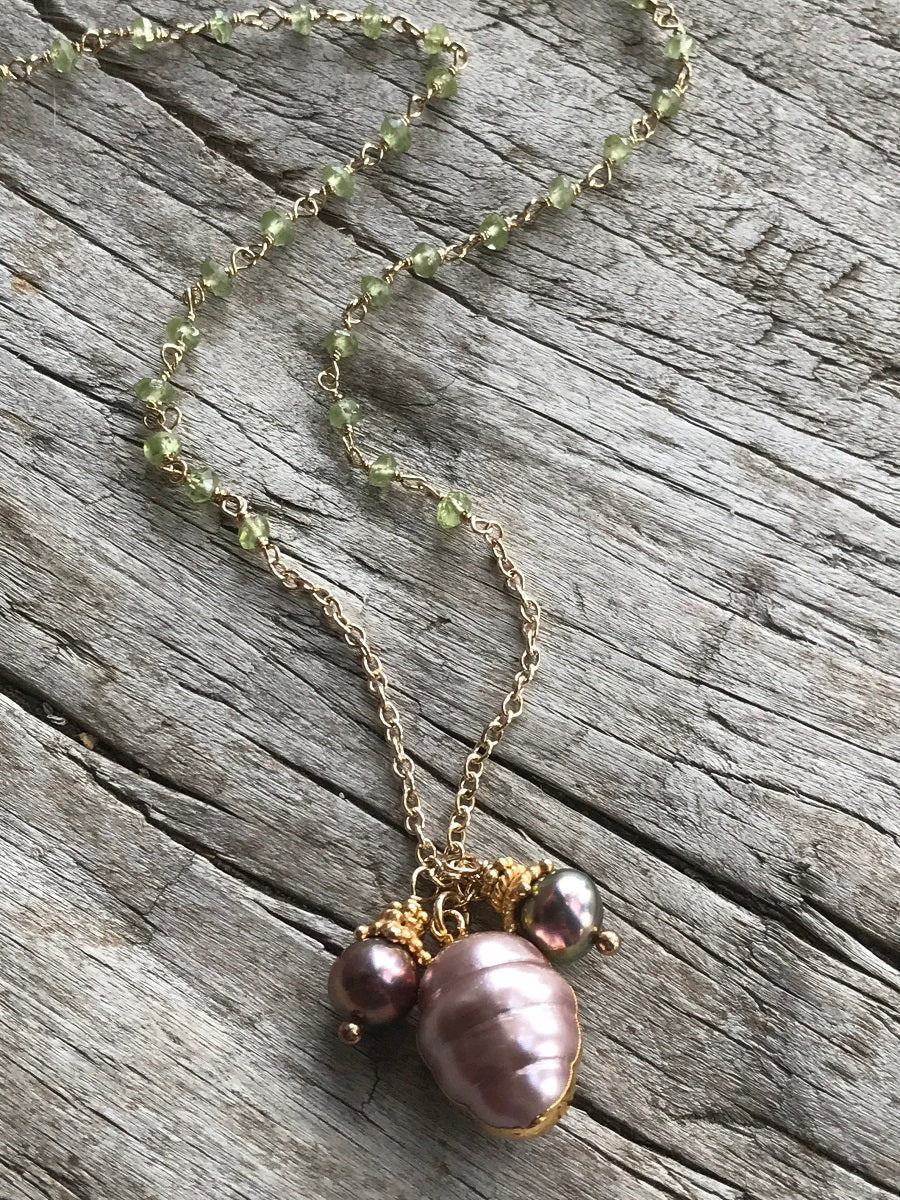 PINK FRESH WATER PEARL AND PERIDOT NECKLACE BY SAGE MACHADO, PINK PEARL AND PERIDOT GOLD NECKLACE - The Sage Lifestyle